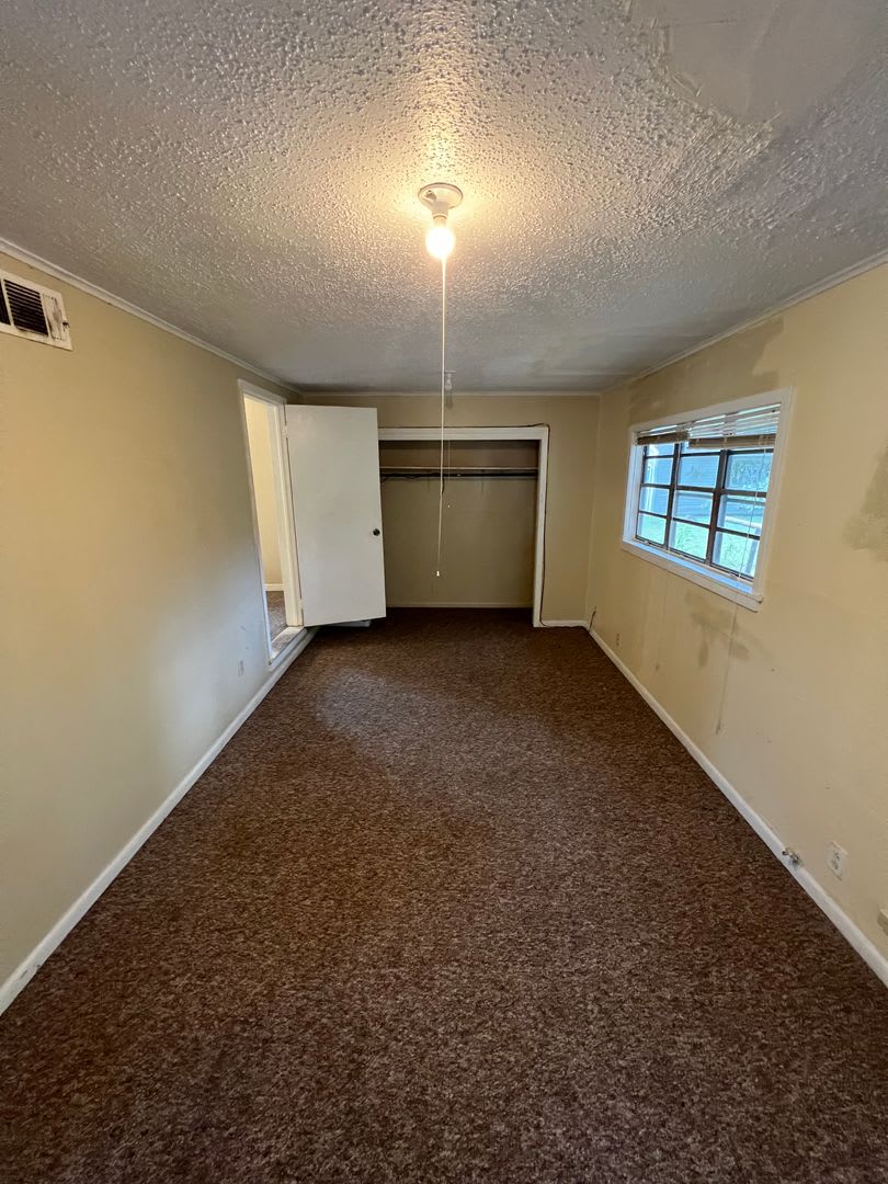 Clean 3bed, 1 bath ready to go! – photo 4