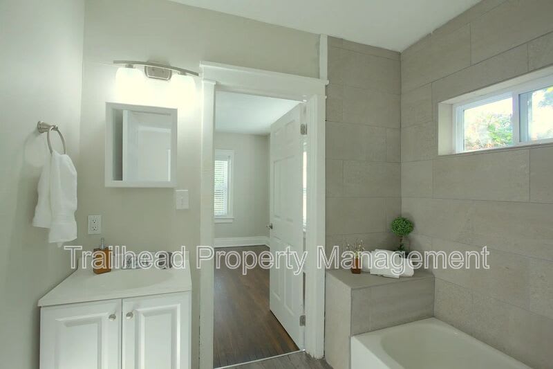 1218 Brush Creek Blvd – photo 3