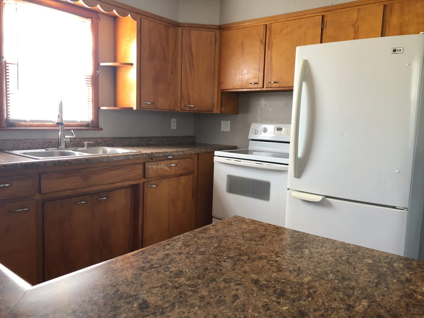 5 bed 2 Bath Single Family Home – photo 3