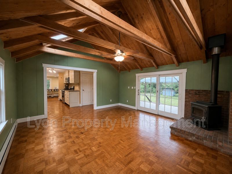 380 N Main St – photo 4