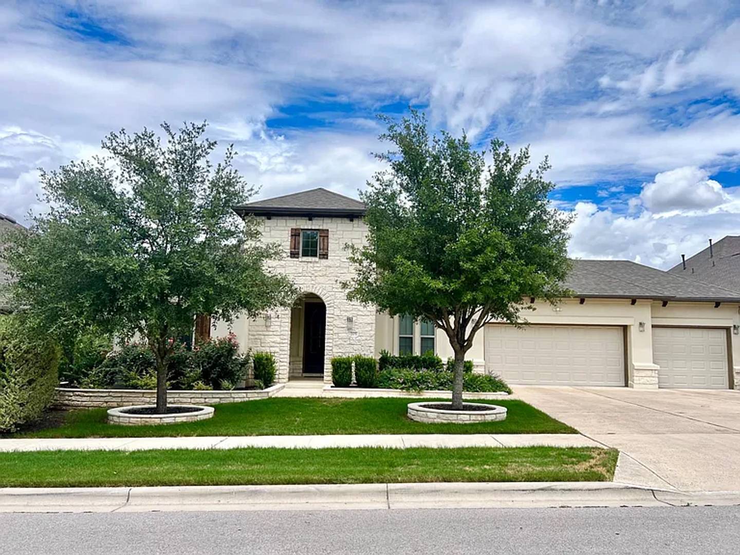 Find your Georgetown Dream at this Beautiful 3-Bedroom 2.5-Bathroom House!!!! – photo 3