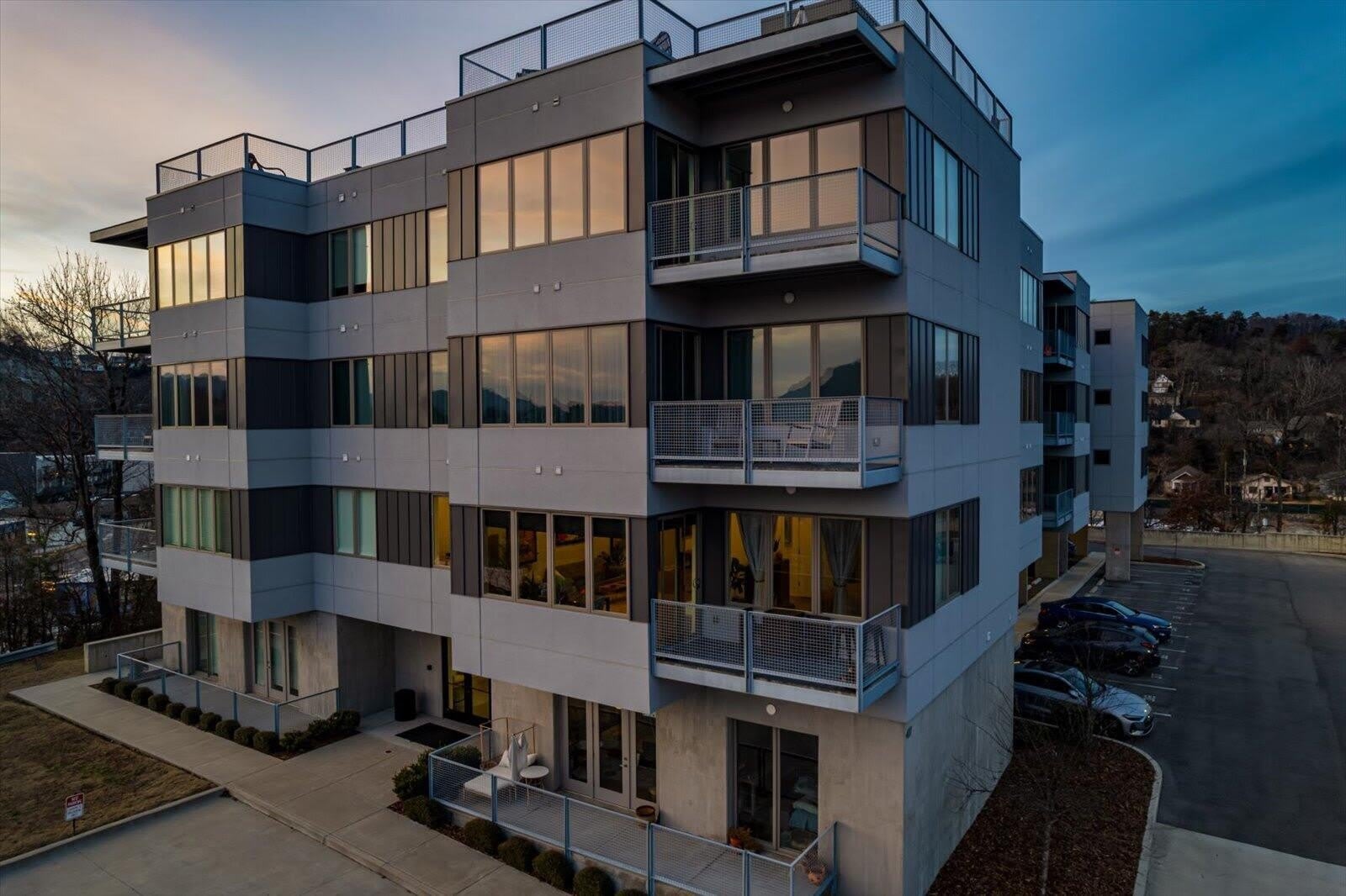 411 Fairpoint St #202 – photo 3
