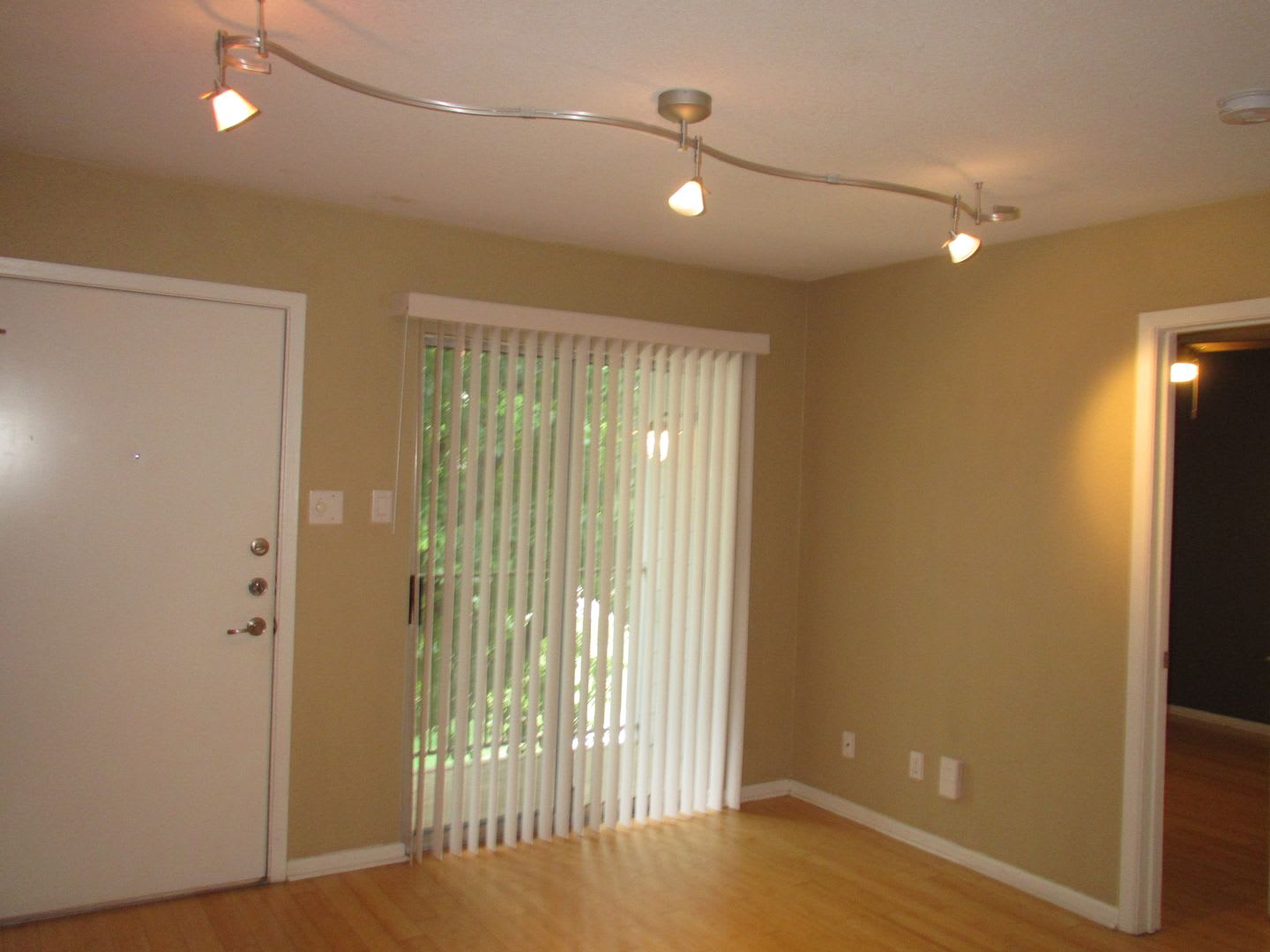 Adorable 1 Bedroom Apartment – photo 3