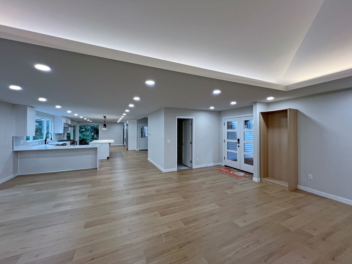 Freshly Remodeled 5BR Home in Prime Bellevue Enatai – photo 5