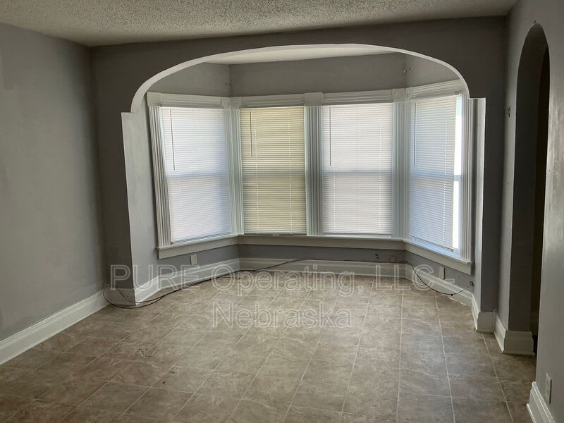 810 E Erie St – photo 4