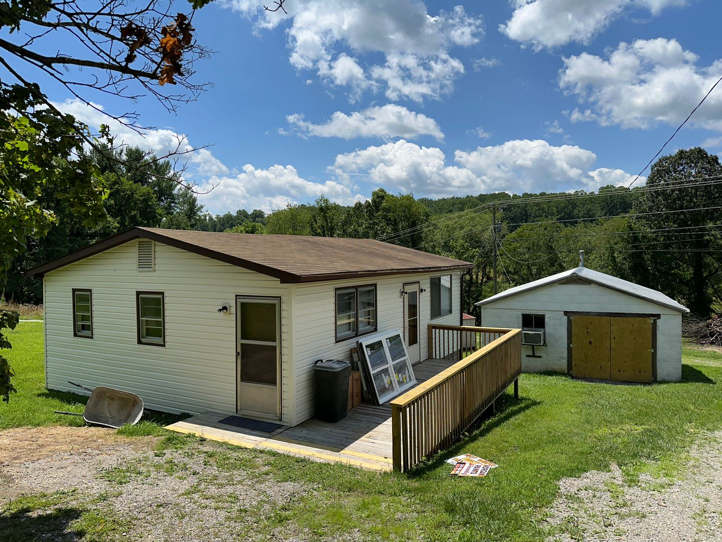 One Bedroom Home With Nice Yard – photo 2