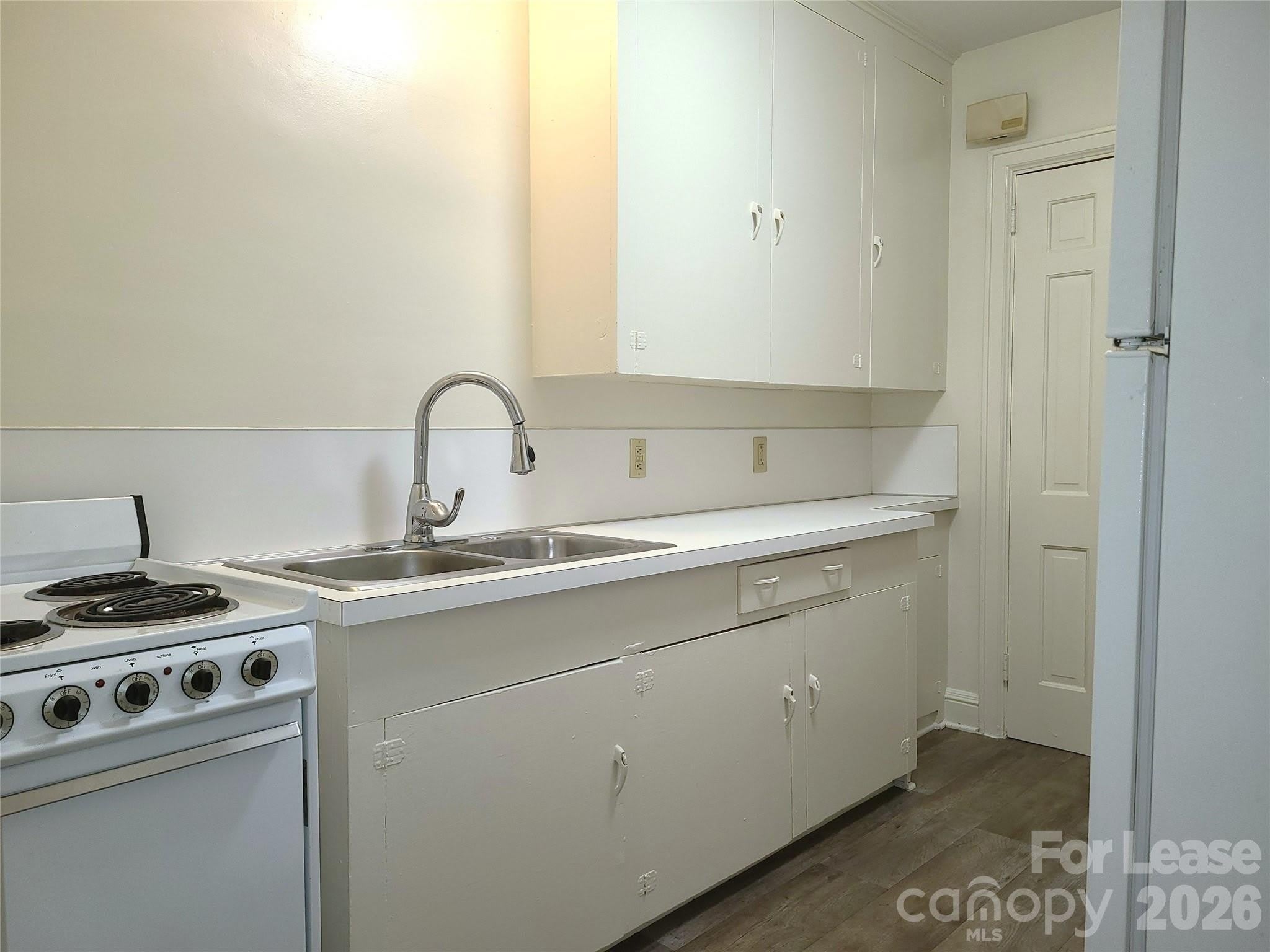 523 Willoughby Street – photo 2