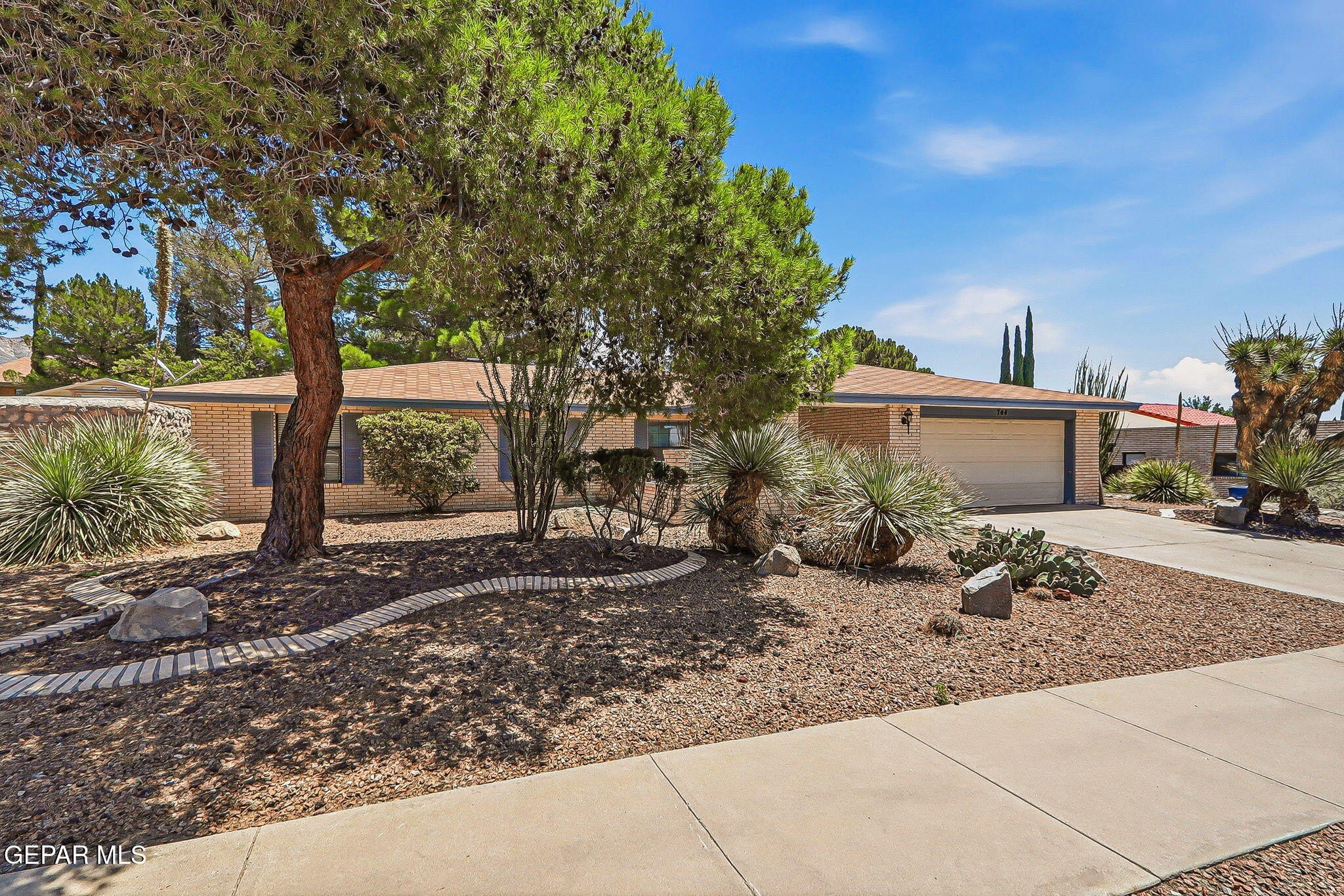 744 CRESTA MIRA Drive – photo 3