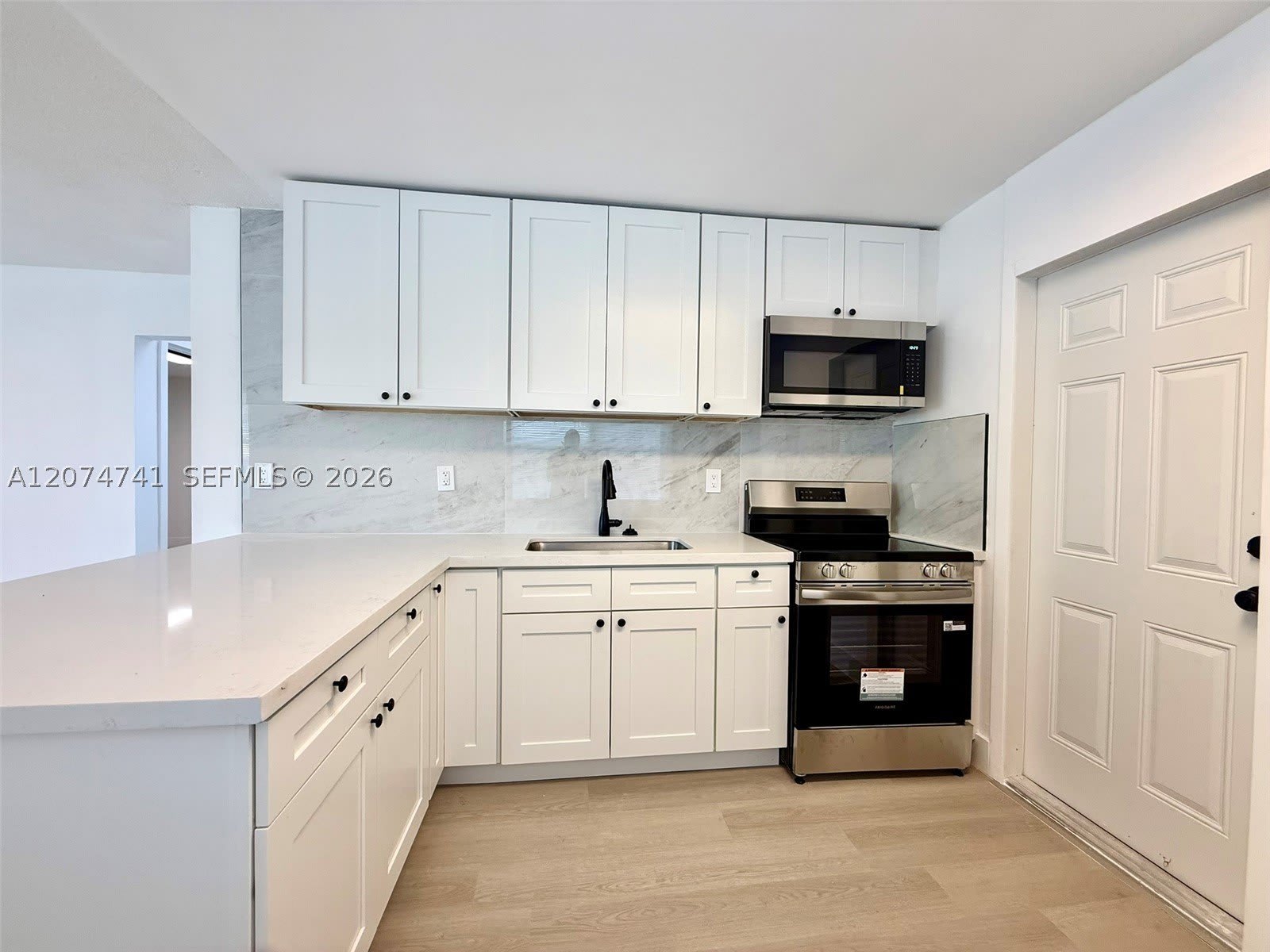 910 SW 2nd Ave – photo 5