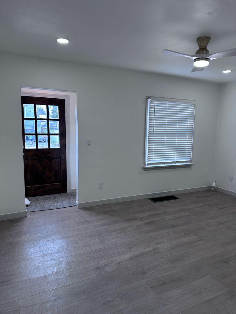 Charming Renovated 3Bd 1Ba Home With Garage Idaho Falls – photo 4