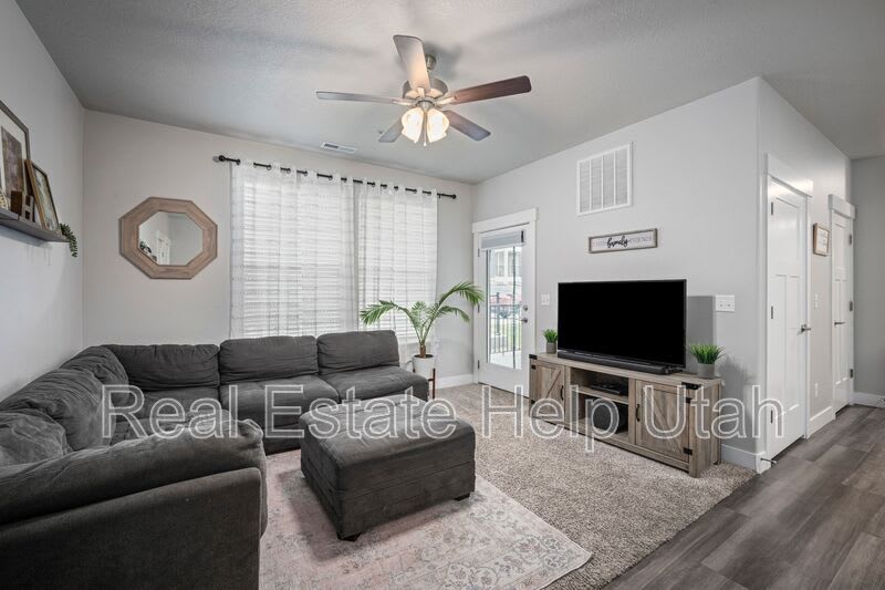 952 W Big Ben Ln – photo 3