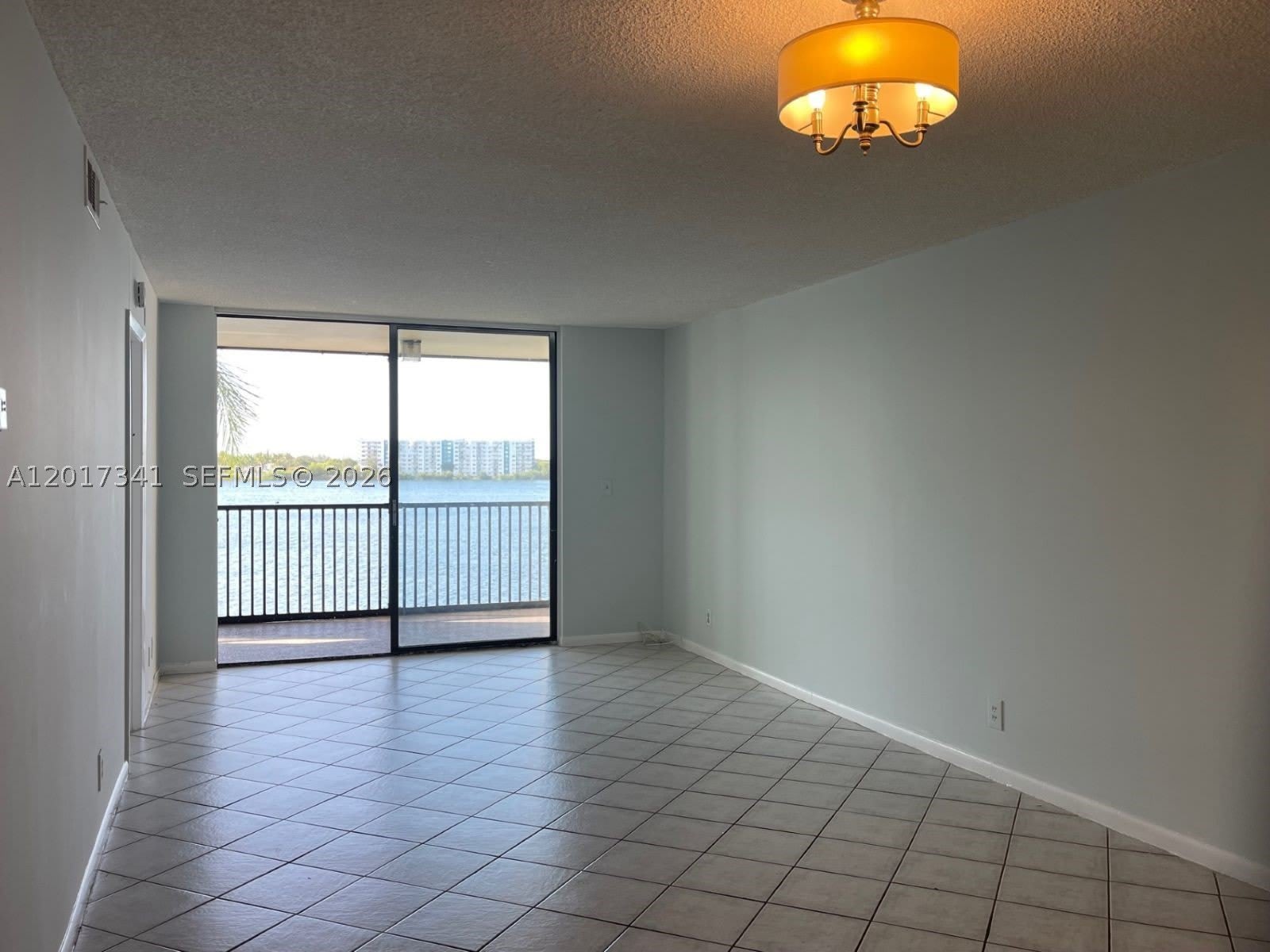 117 Lake Emerald Dr – photo 4