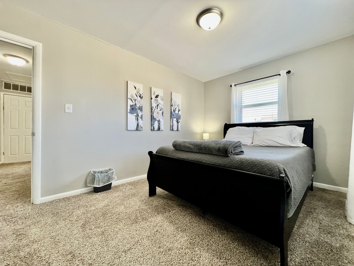 Welcoming Two Bedroom Apartment on Whitaker – photo 3