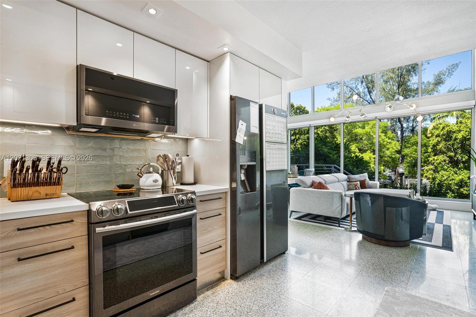 245 Michigan Ave – photo 4