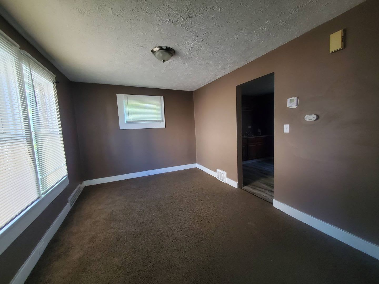 Charming 3-Bedroom Single-Family in Cleveland – Spacious, Comfortable & Move-In Ready! – photo 4