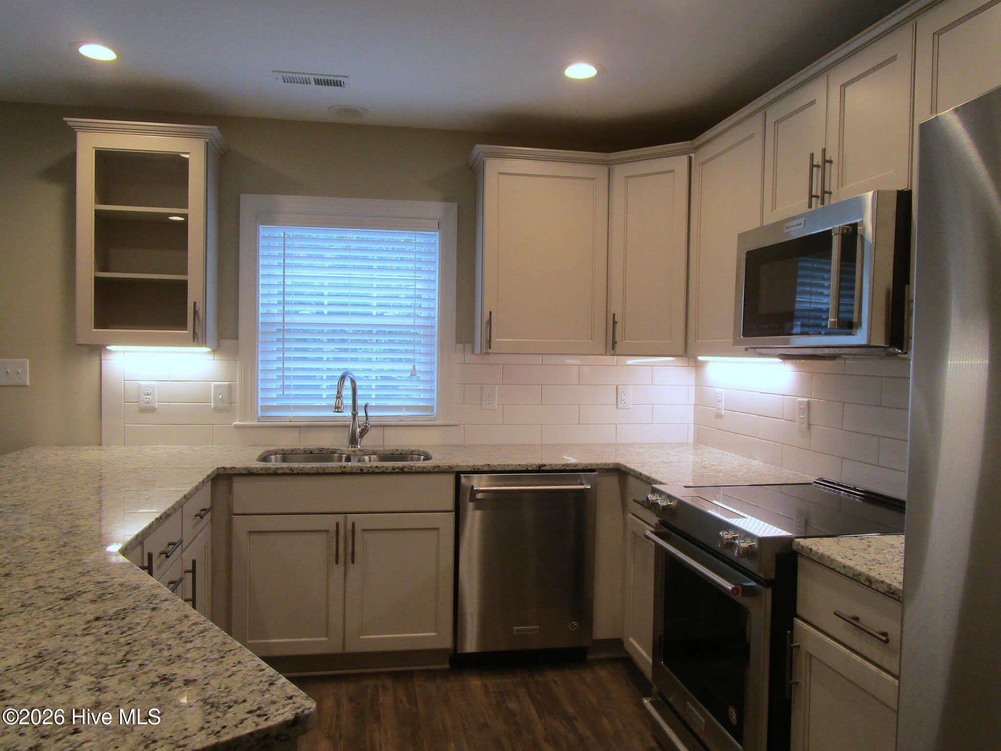 302 Holly Street S – photo 4