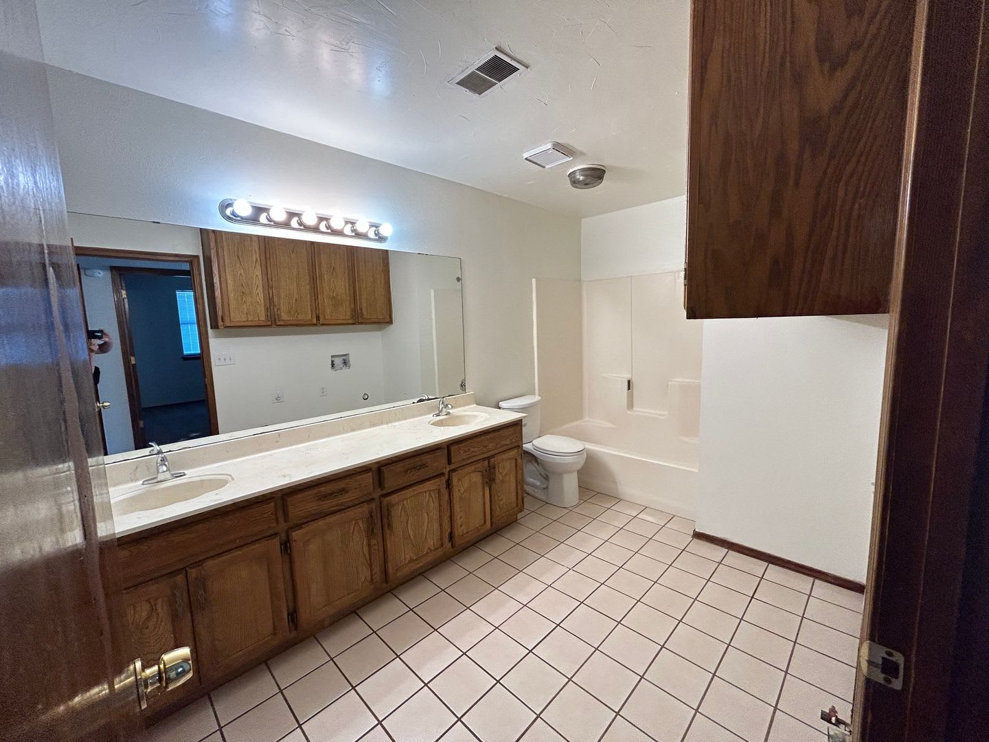 Cute 2 bed 1 bath you don't want to miss! – photo 5
