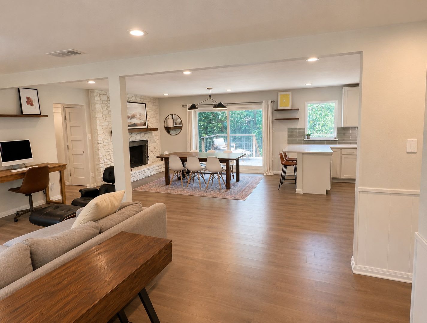 Brilliant Home on a Large Lot with Everything! – photo 4