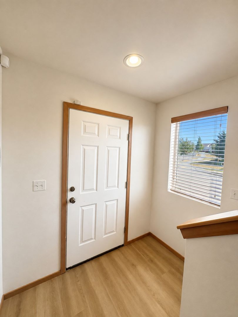 3Bd/2.5Ba Marysville Townhome – photo 4