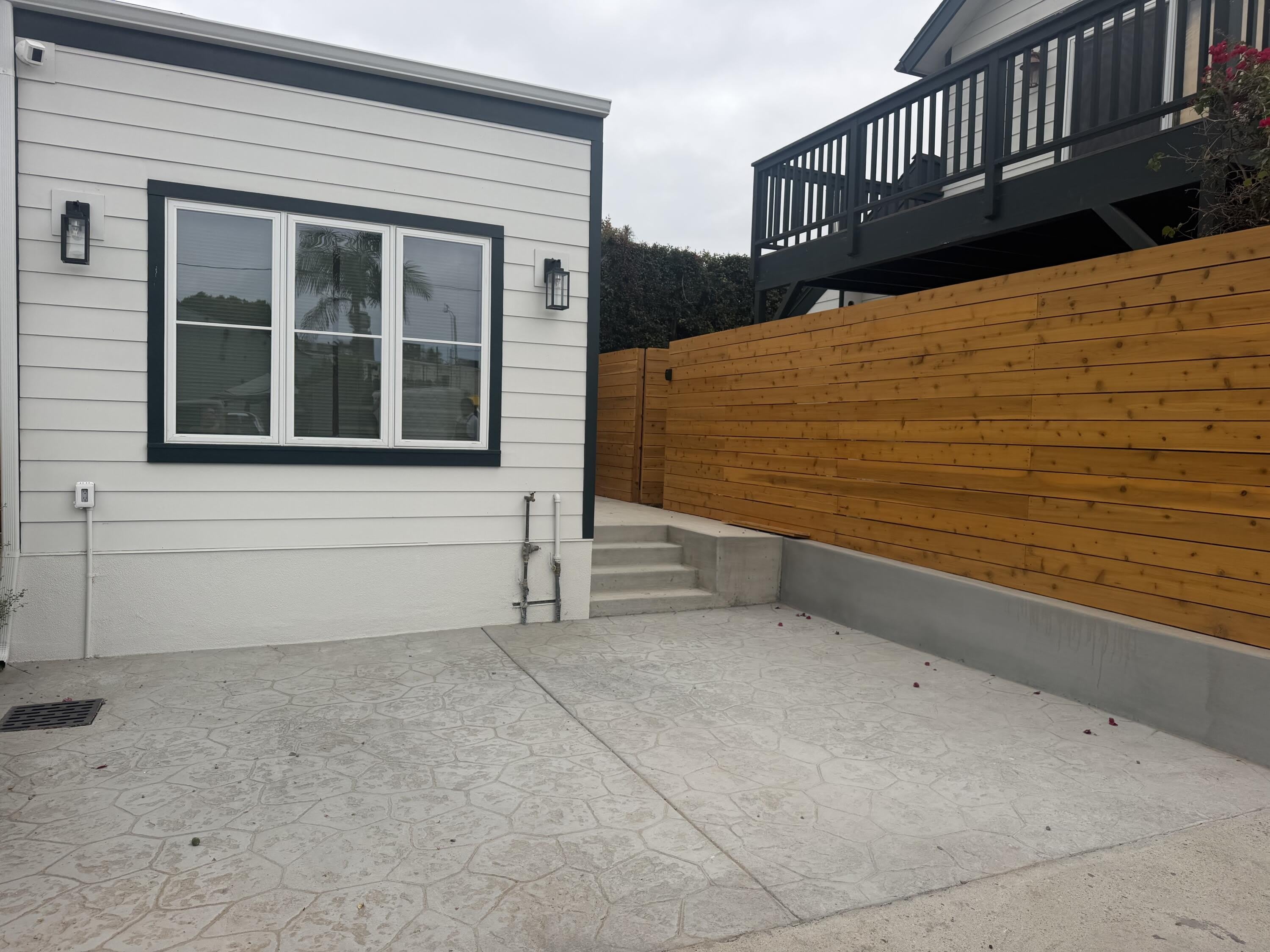 915 E Cota Street – photo 1