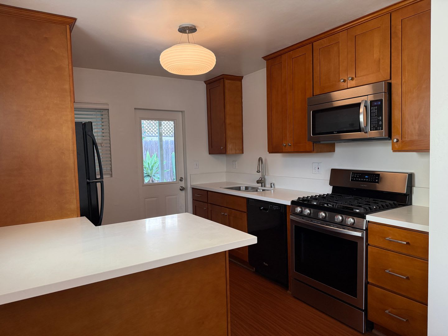 Charming 2BR/1BA Downstairs Unit with Private Yard in South Park – photo 5