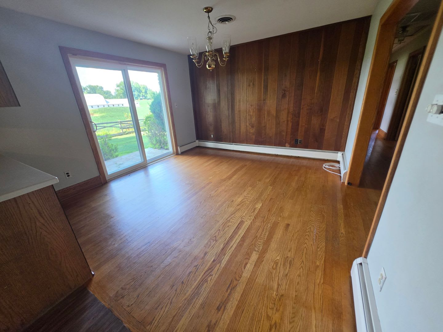 Charming 3-Bedroom Home with Country Feel & Spacious Yard – photo 5