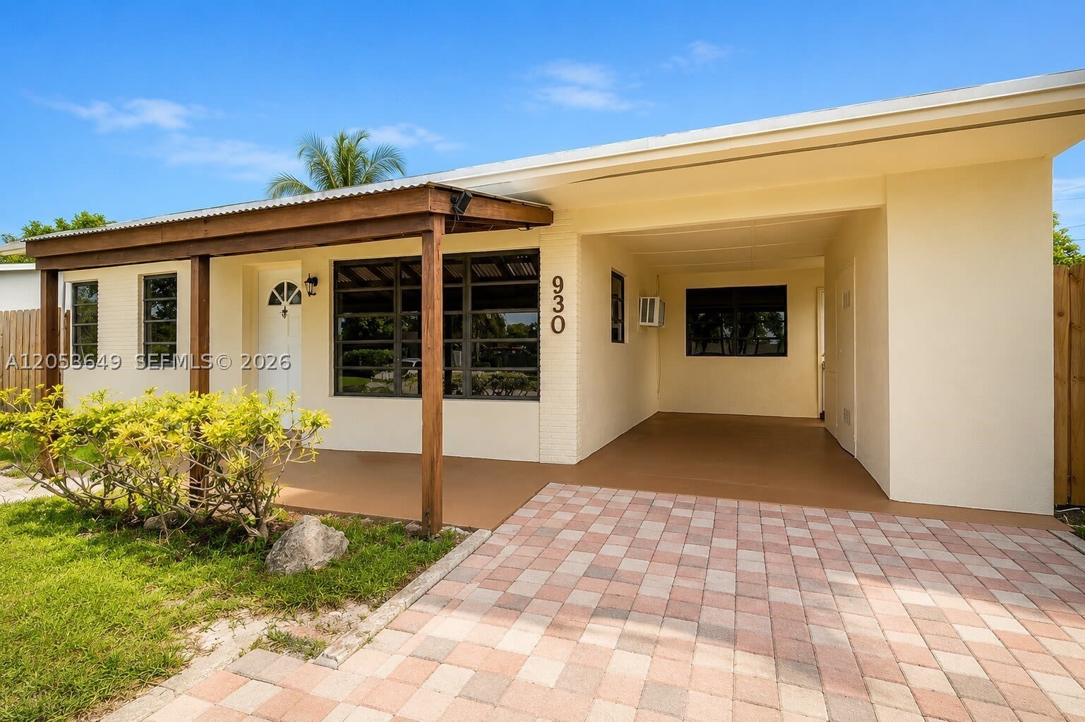 930 NE 23rd Ct – photo 1
