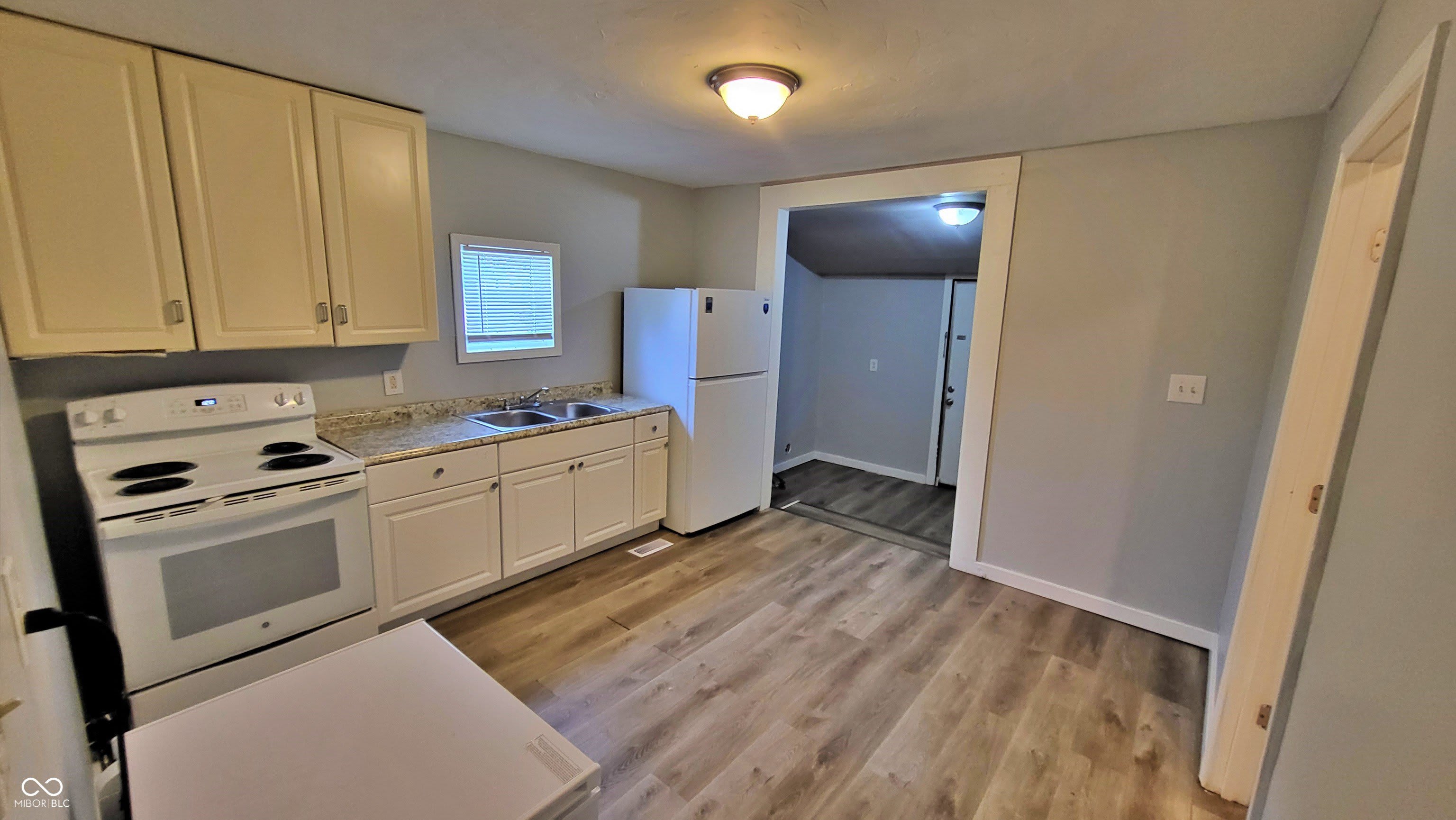332 W 6Th Street – photo 5