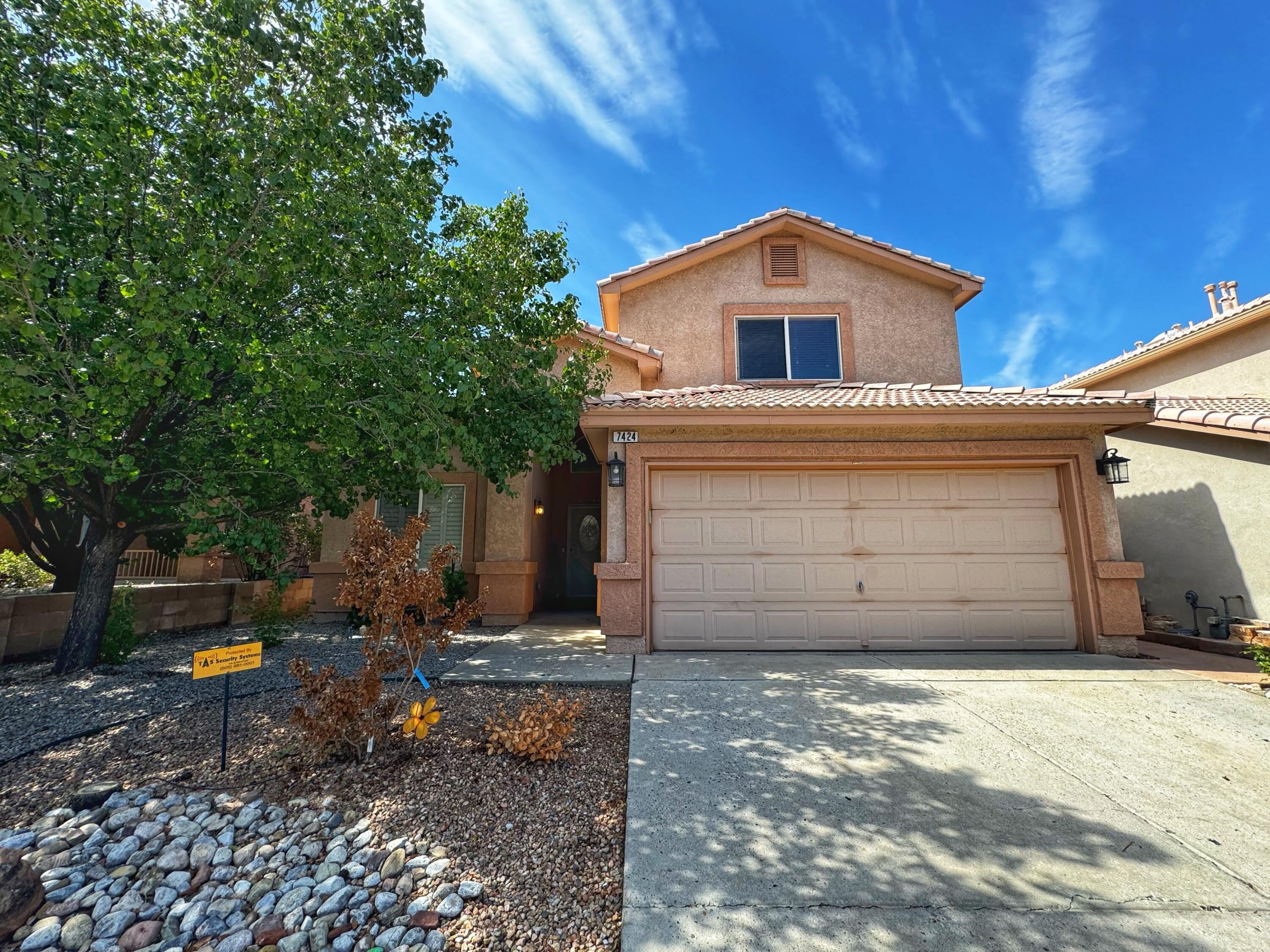 7424 Desert Eagle Road NE – photo 2