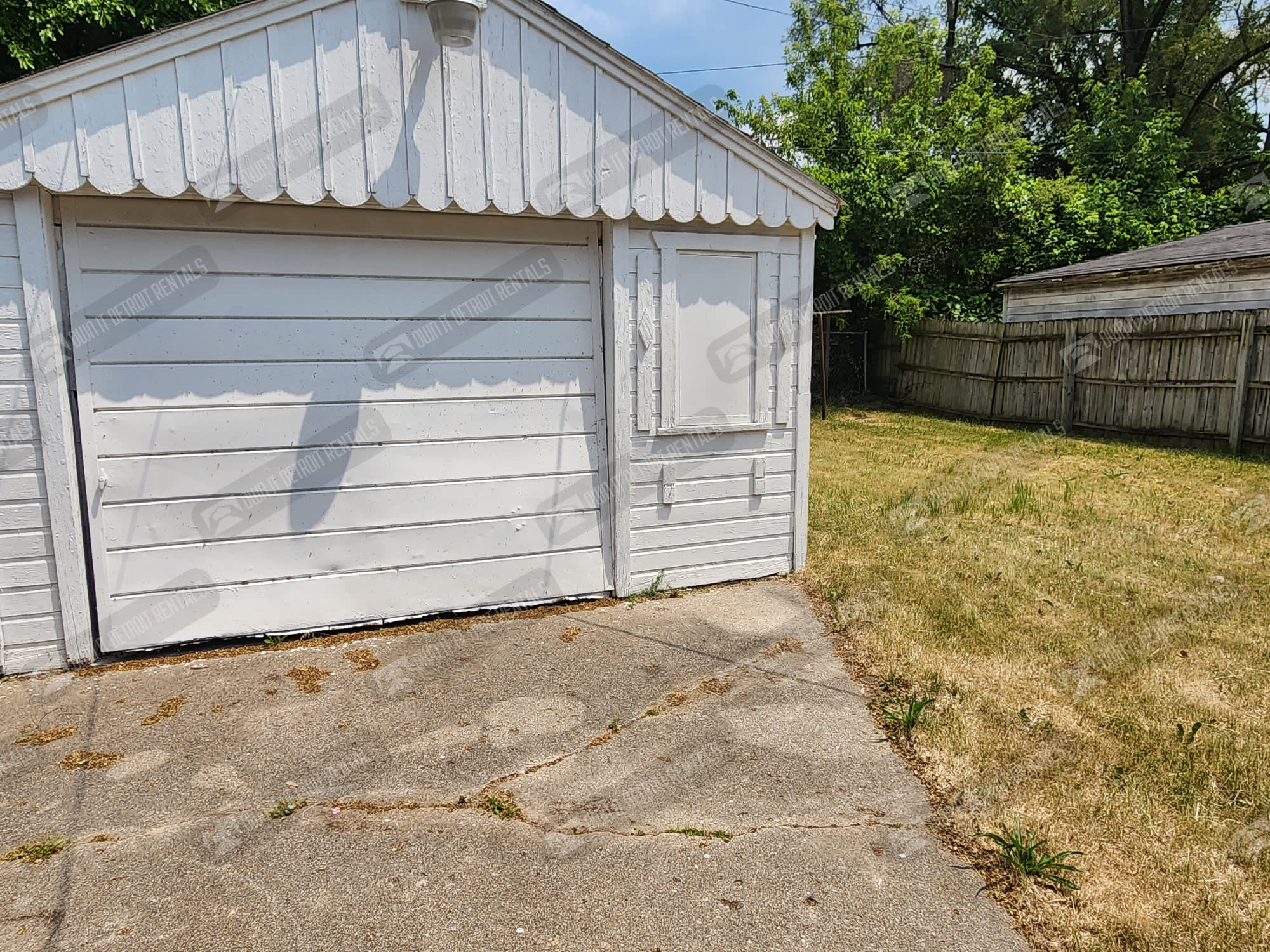 18492 Gilchrist St – photo 4