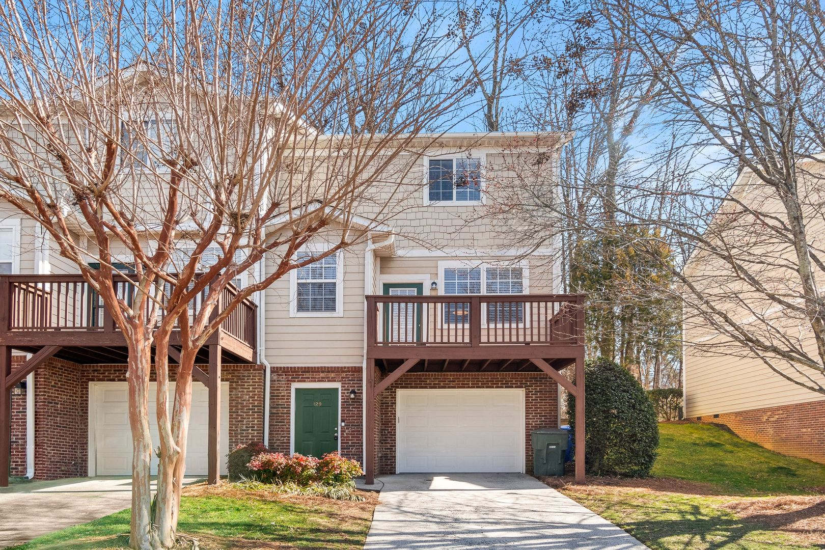 Beautiful Updated Townhouse located in Iredell County! 2BR/2.5BA Garage – photo 1