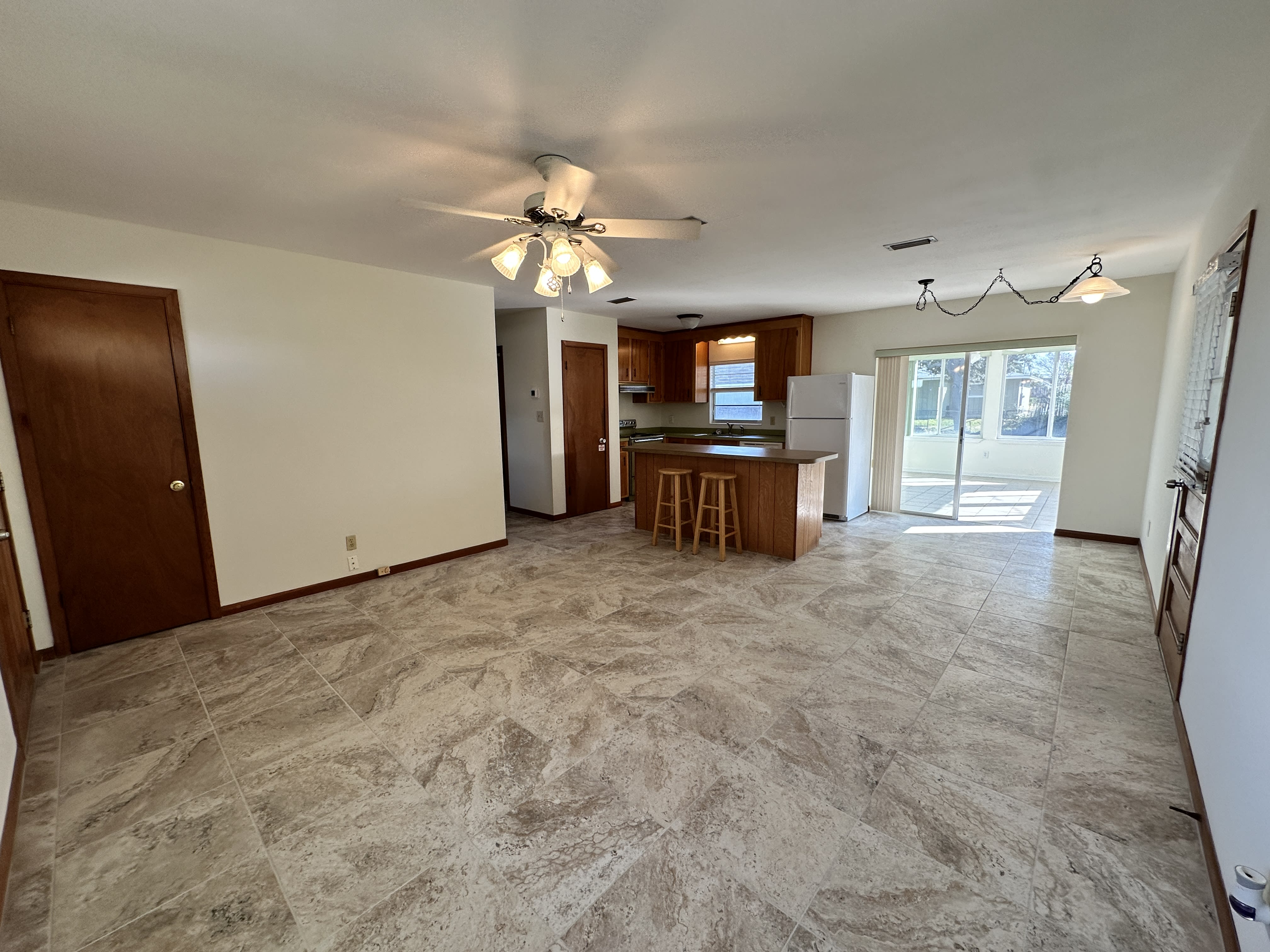 241 Belaire Dr – photo 4