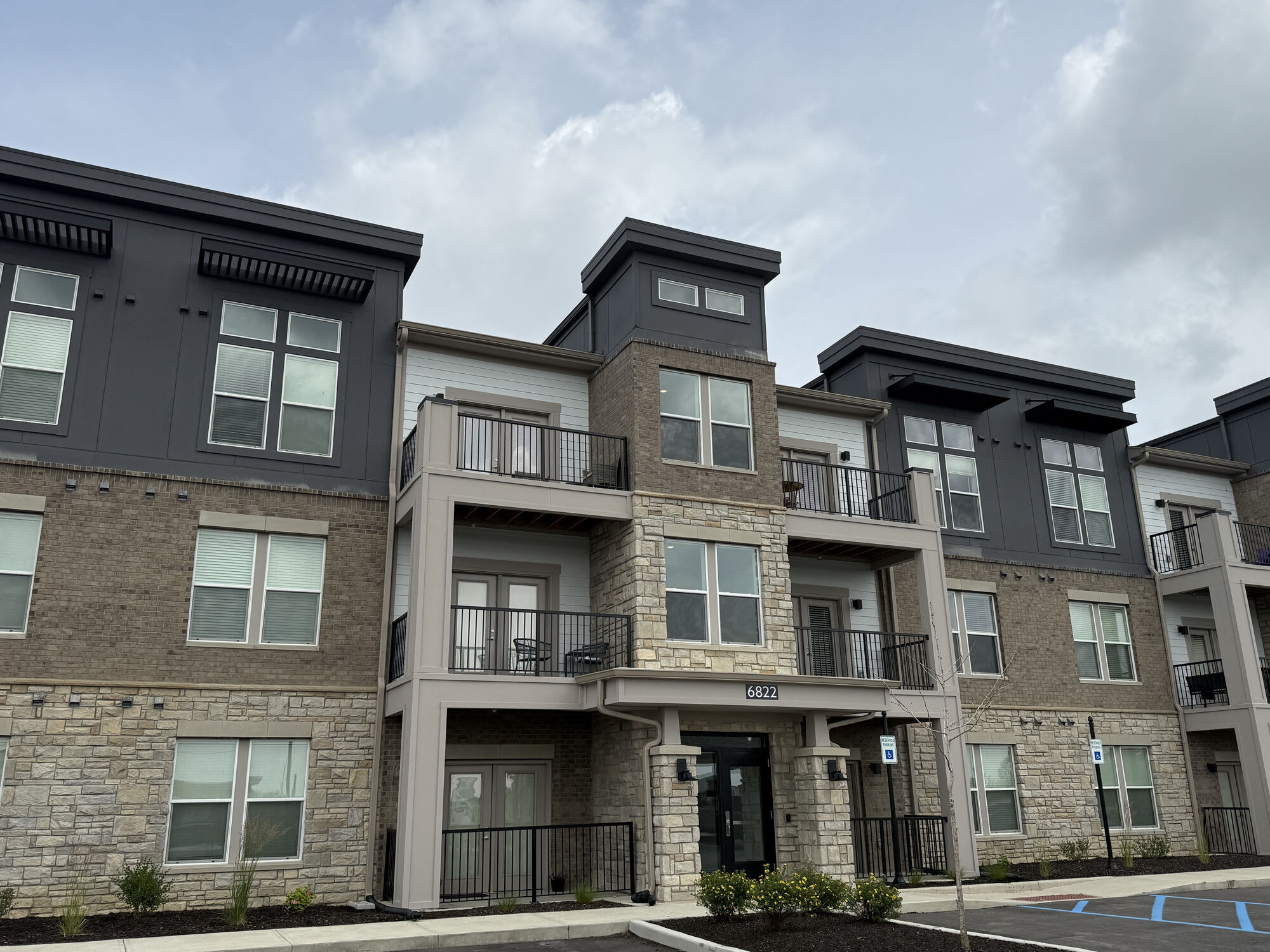 Riley Crossing at Gateway Park Apartments – photo 2