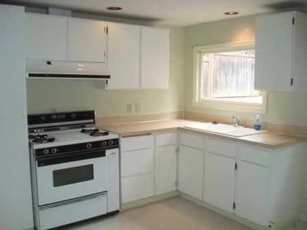 RENT NOW! Three Bed, One bath home PLUS bonus room! – photo 2
