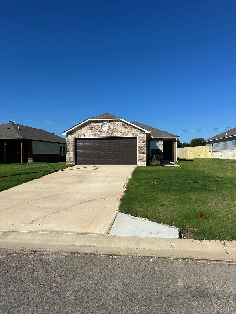 Pre-Leasing Now! Discover This Charming Three-Bedroom, Two-Bath Home in Whitetail Crossing – photo 2
