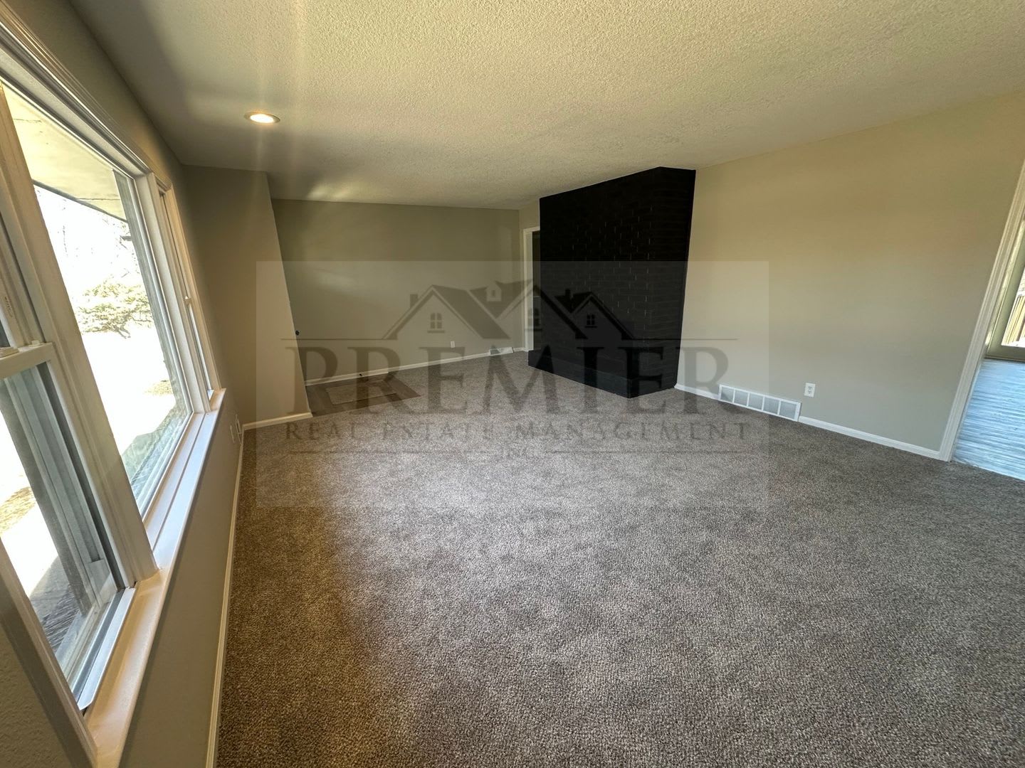 5613 Palmer Ave Kcmo 64129 3 Bedroom Plus Bonus Room 3 Full Baths Brand New Interior Rent 2200 Deposit 2200 – photo 2