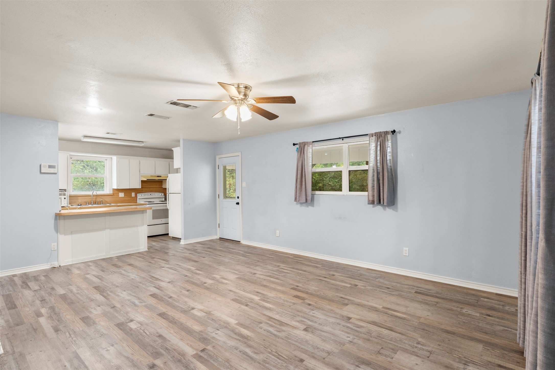 521 Hilltop Drive – photo 4