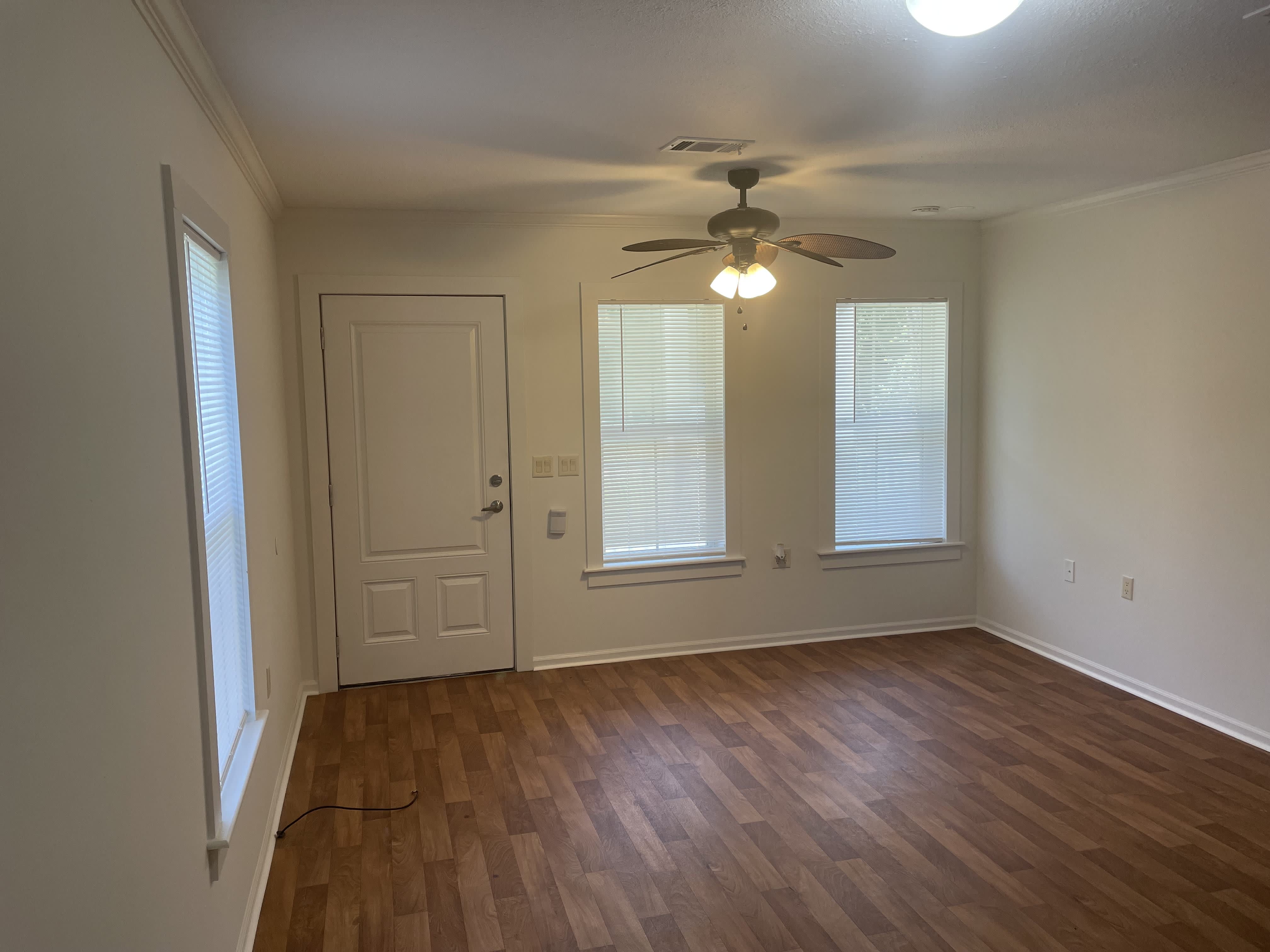 14217 Cullens St – photo 3
