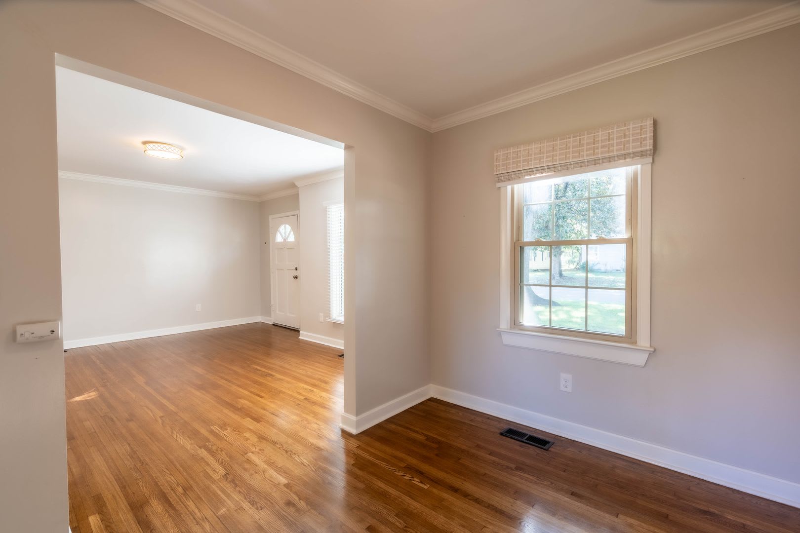 MUST SEE- Updated kitchen/Hardwood floors!! – photo 4