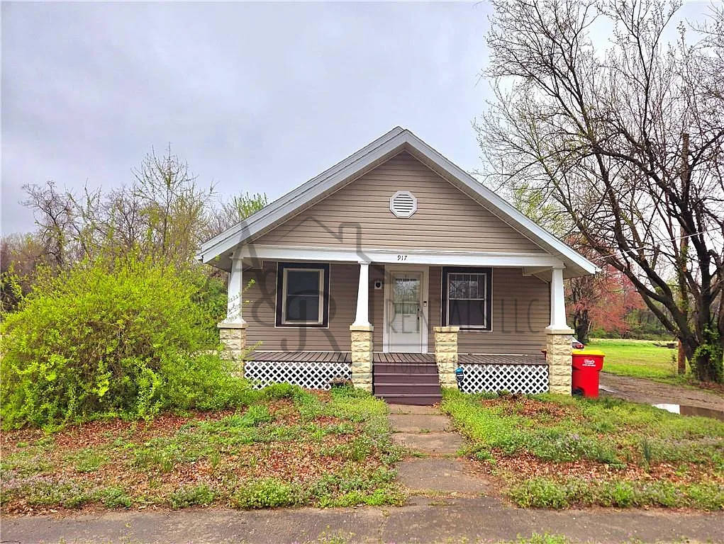 917 East Washington Street – photo 1