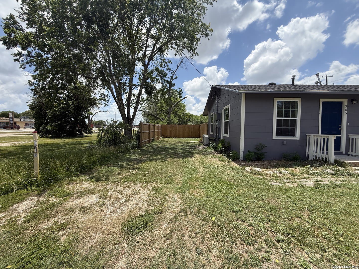 705 CROCKETT DR – photo 2