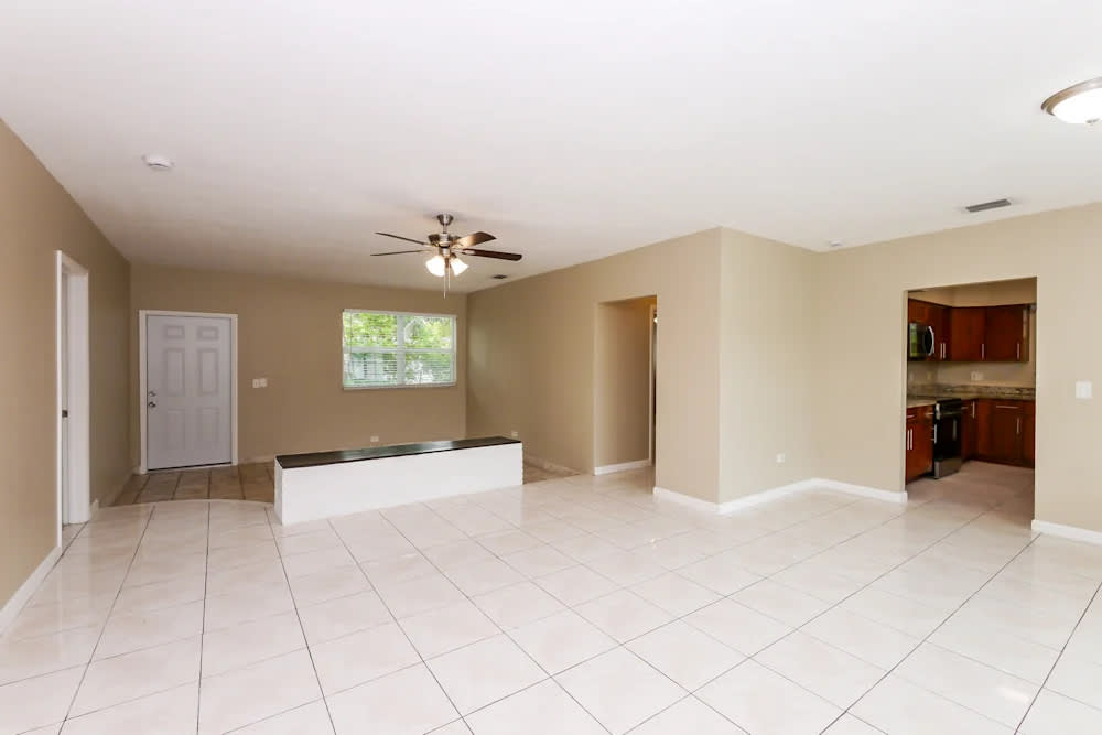 1747 Ne 158th St – photo 4