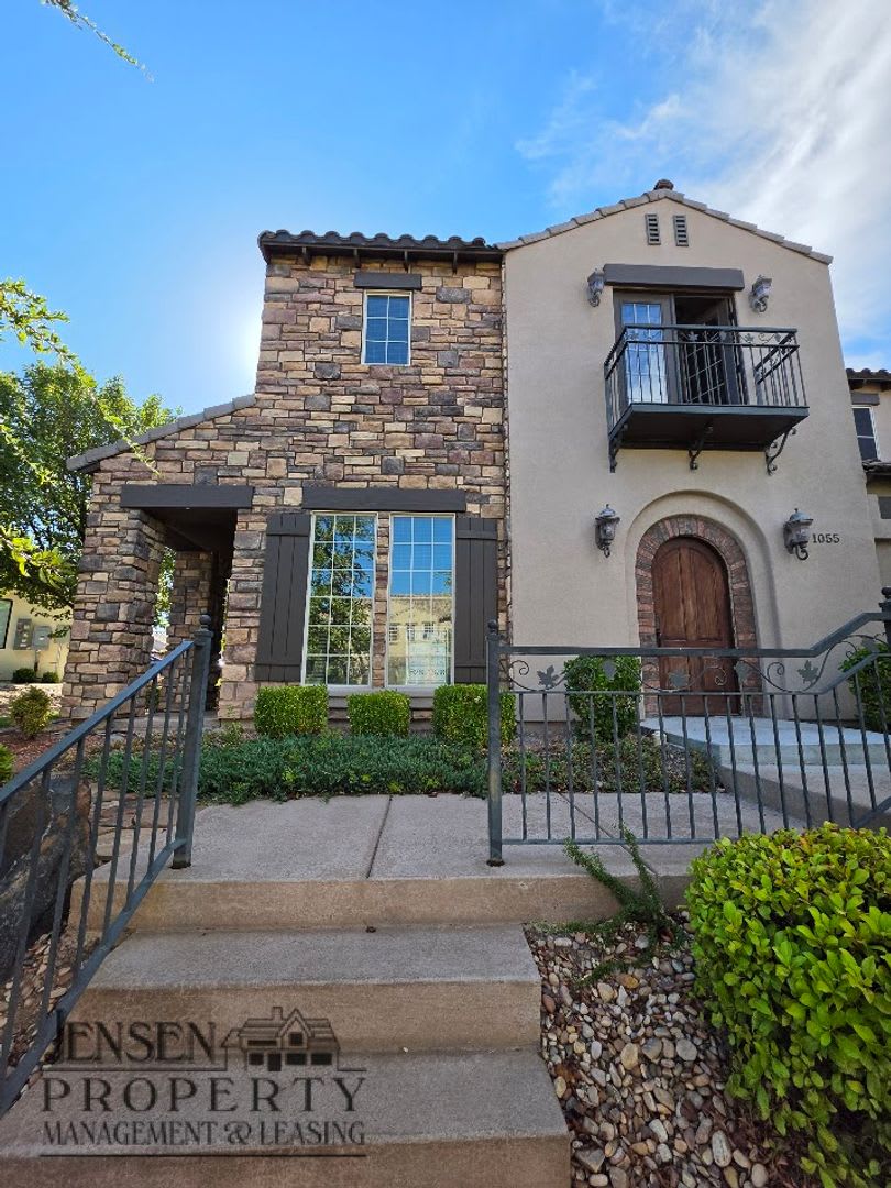 Three Bedroom Town home in Tuscan Hills – photo 3