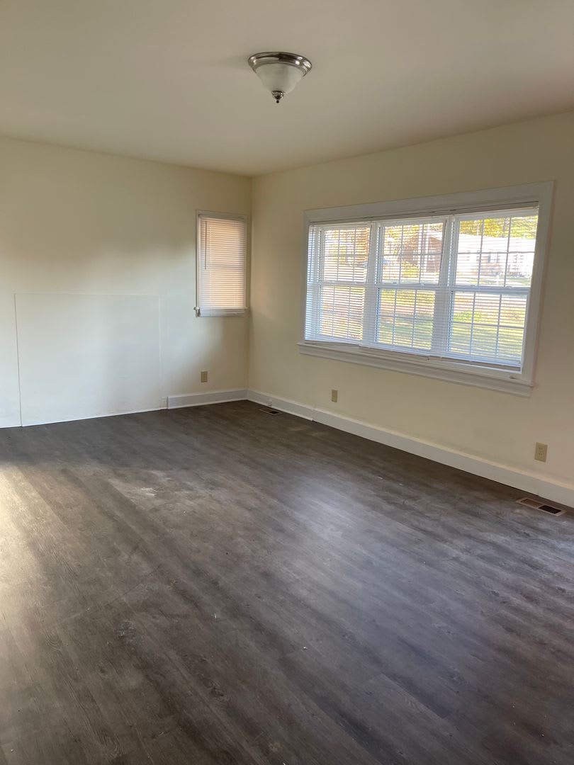 Charming 3BR, 1BA Home in Creedmoor! – photo 3