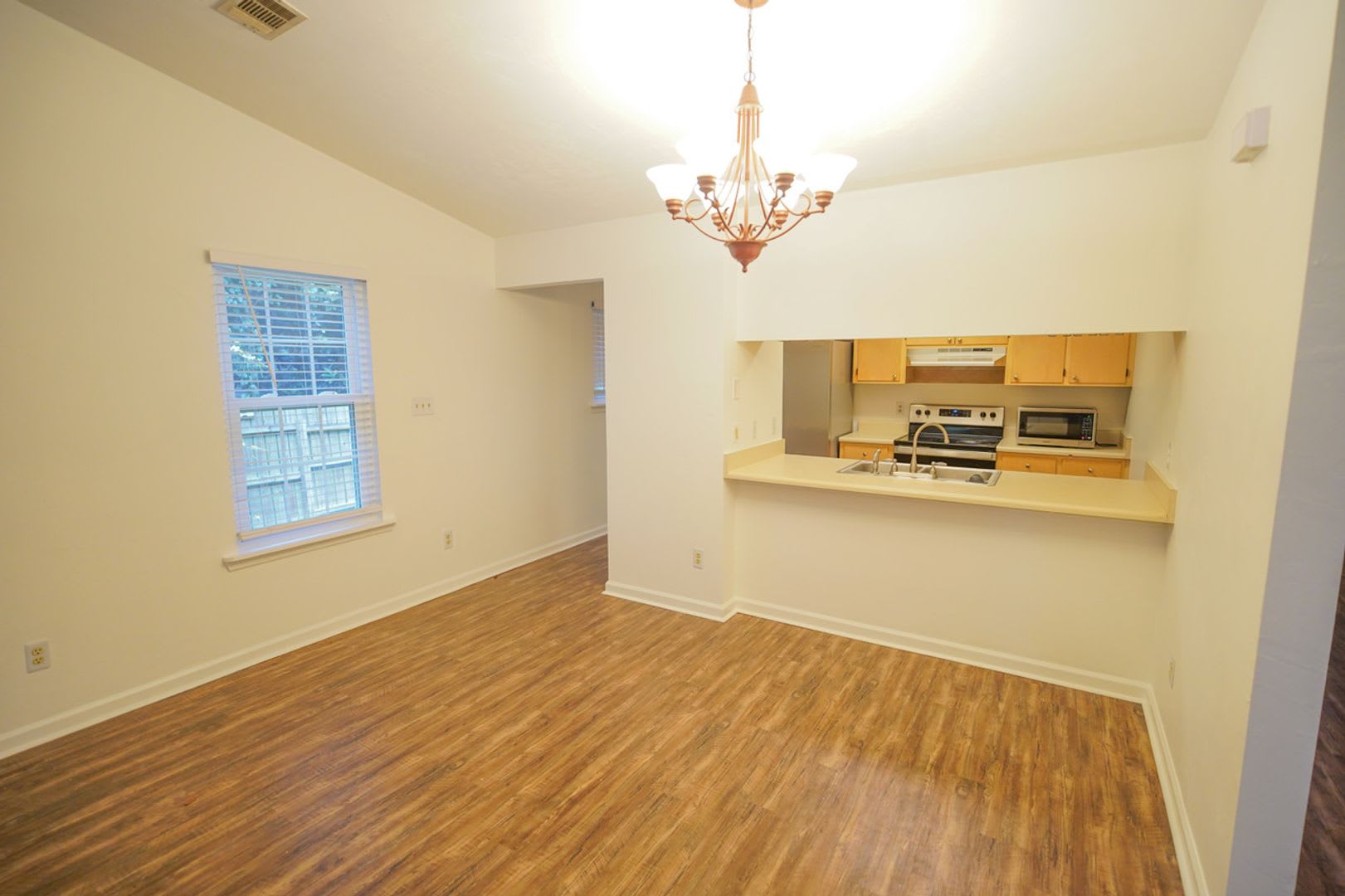 2 Bed / 2 Bath Duplex with Pond Frontage! – photo 4