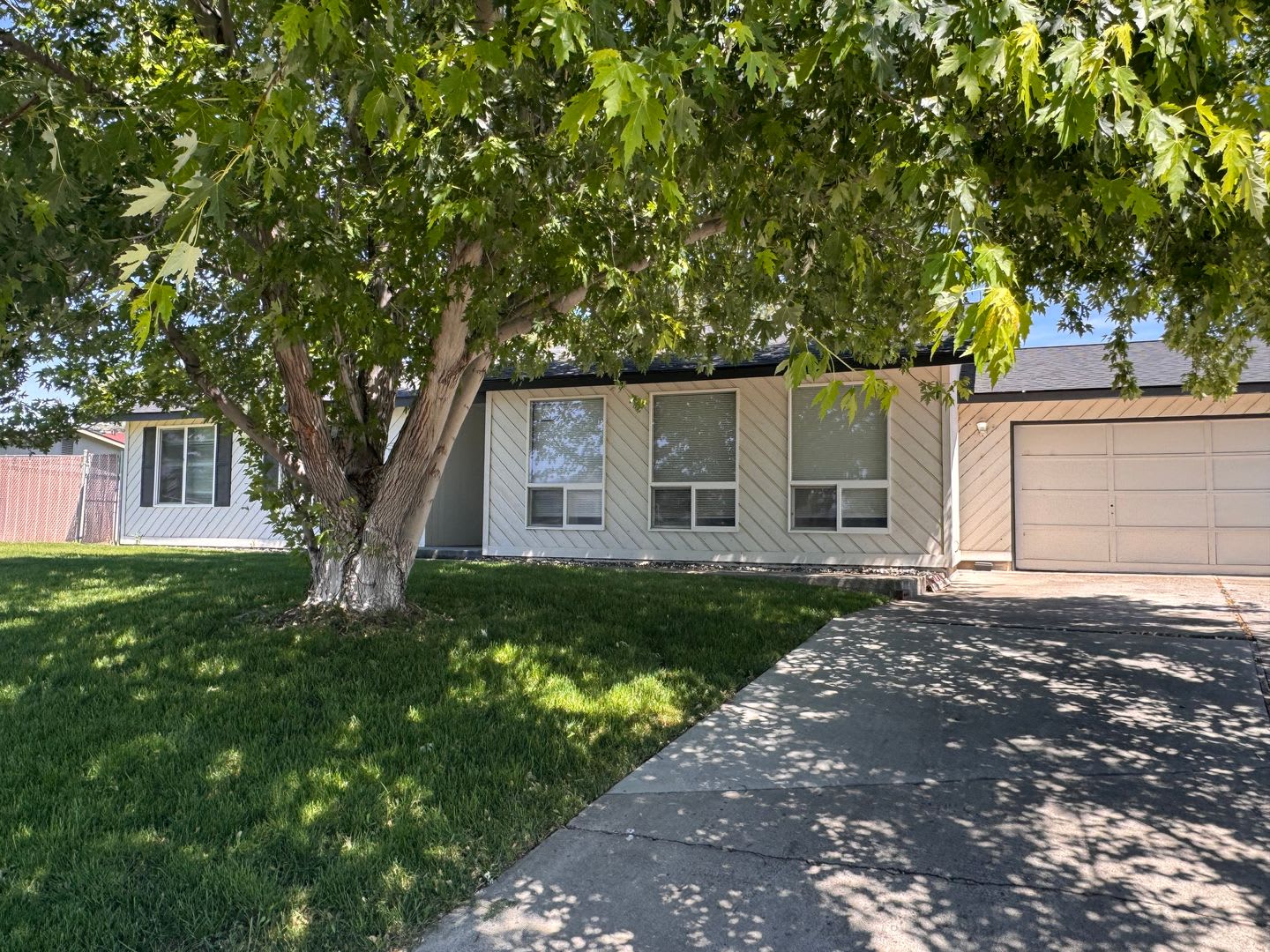 Terrace Heights 3br 2ba with double garage – photo 4