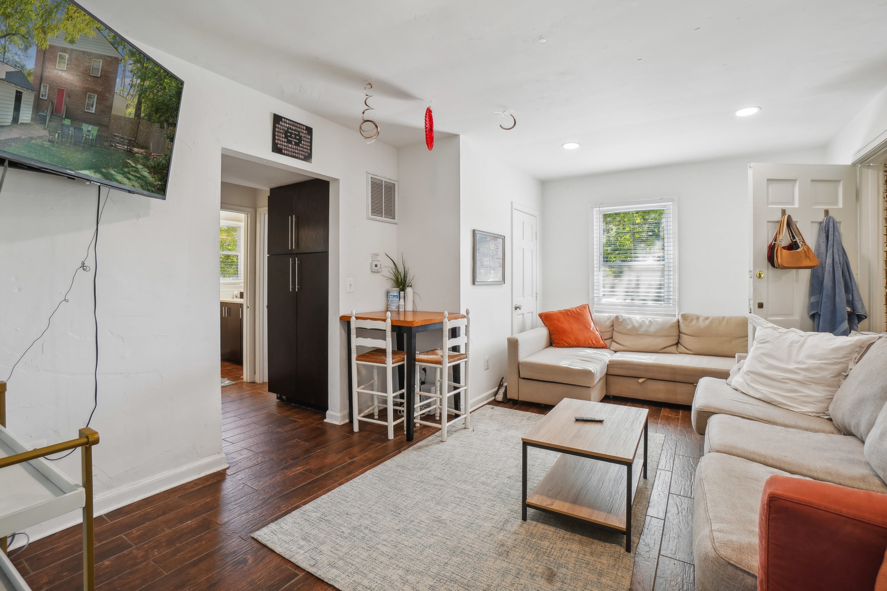 4604 Calvert Road – photo 2