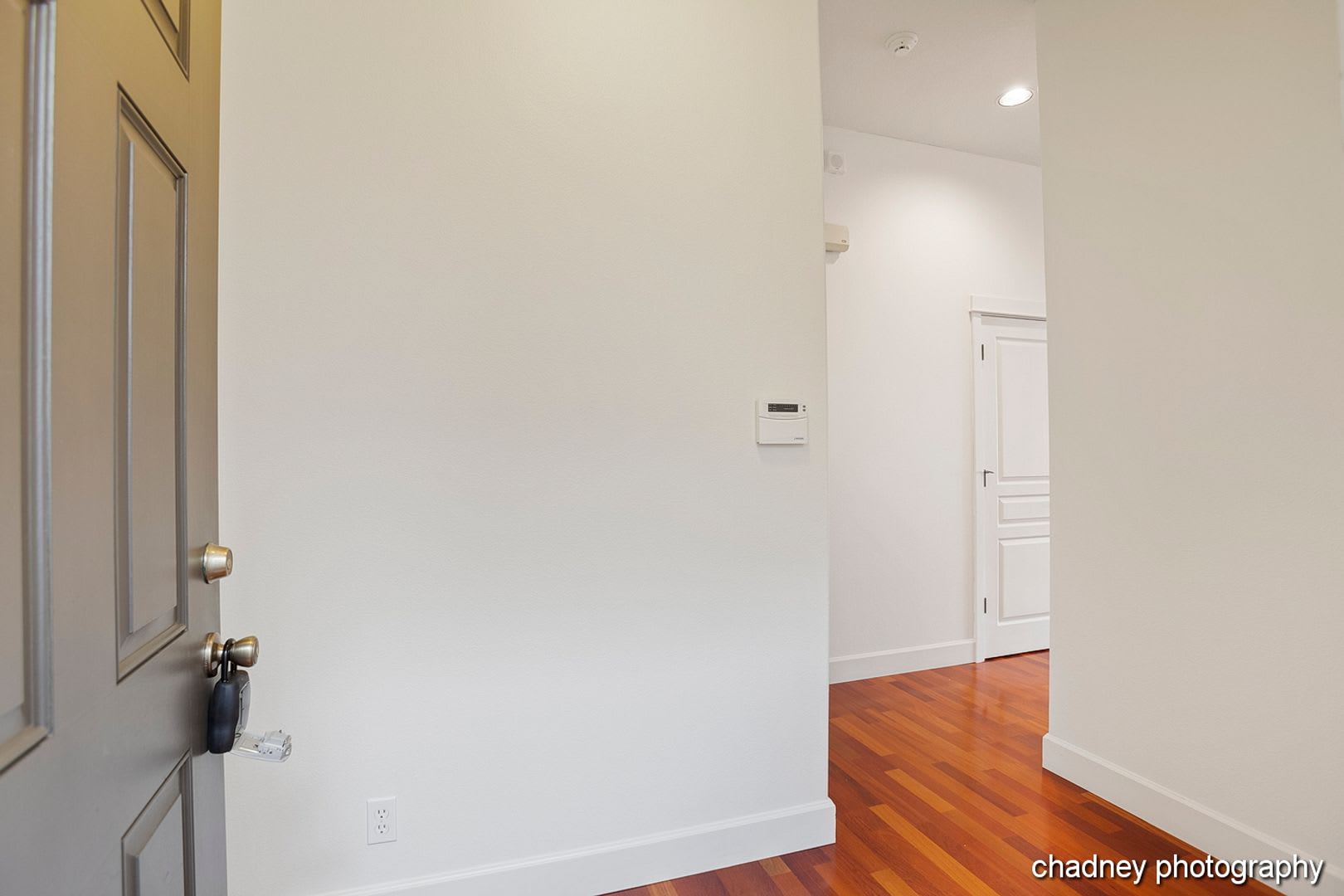 Exceptional Condition! Gated Community, Garage, Pool & Community Room. High end finishes! – photo 4