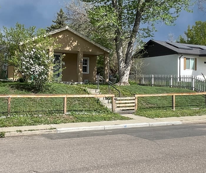 810 Lowell Boulevard – photo 4
