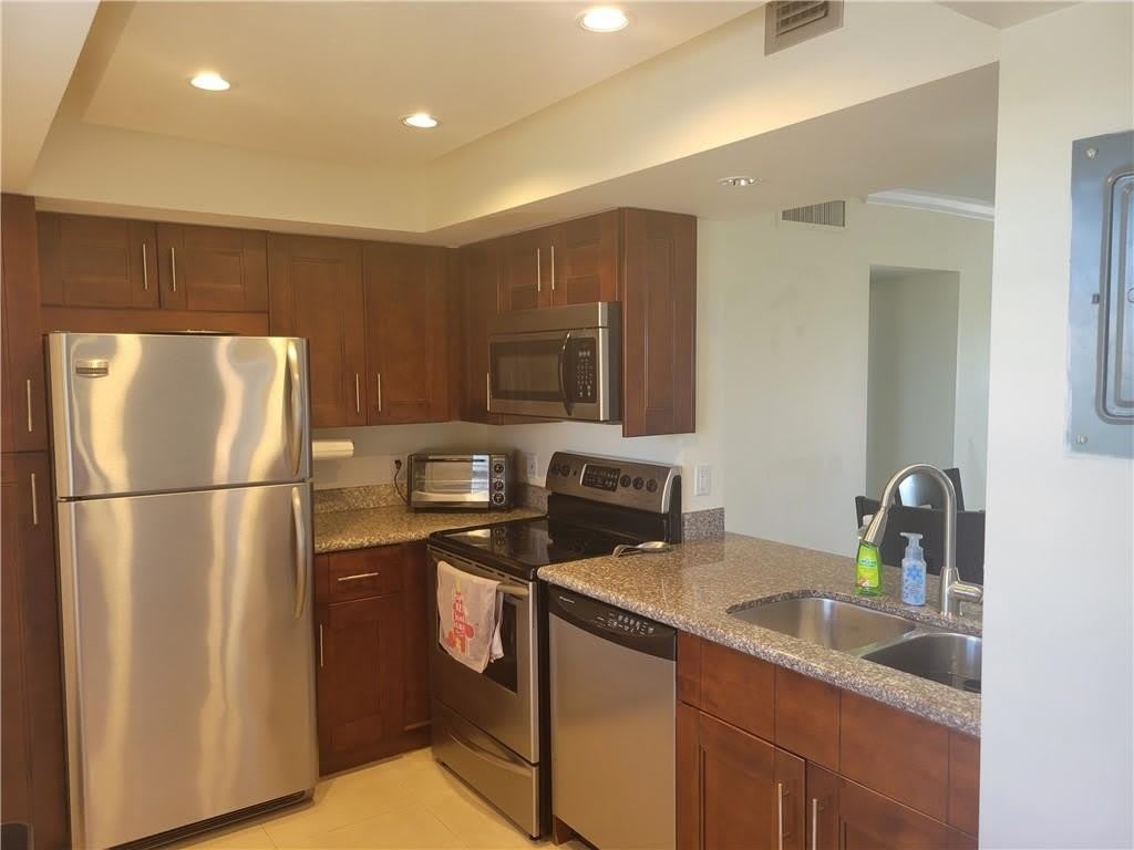 3050 N Palm Aire Drive – photo 1
